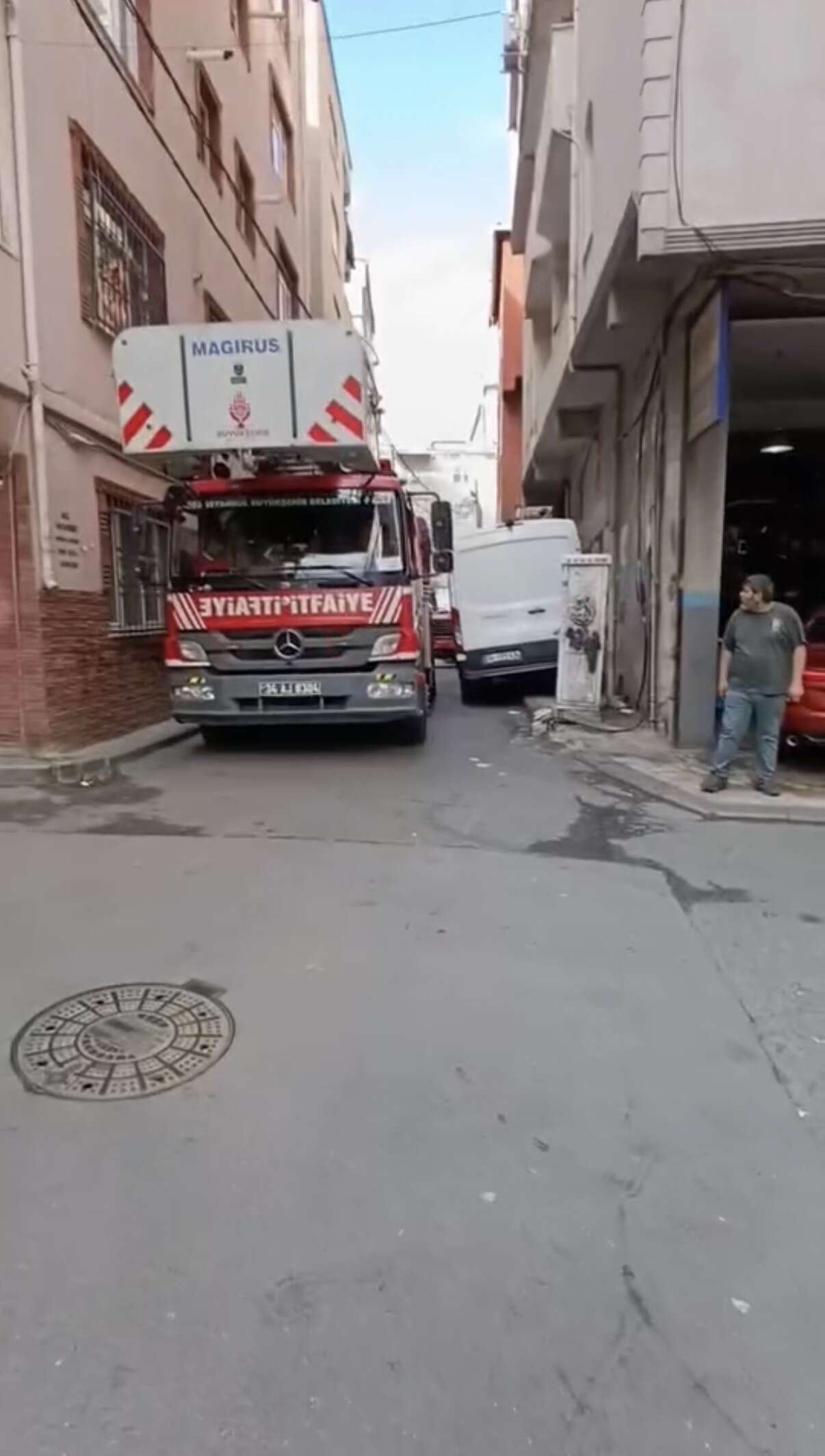 Yangın ihbarına giden ekipler, evde başka bir şeyle karşılaştı 2